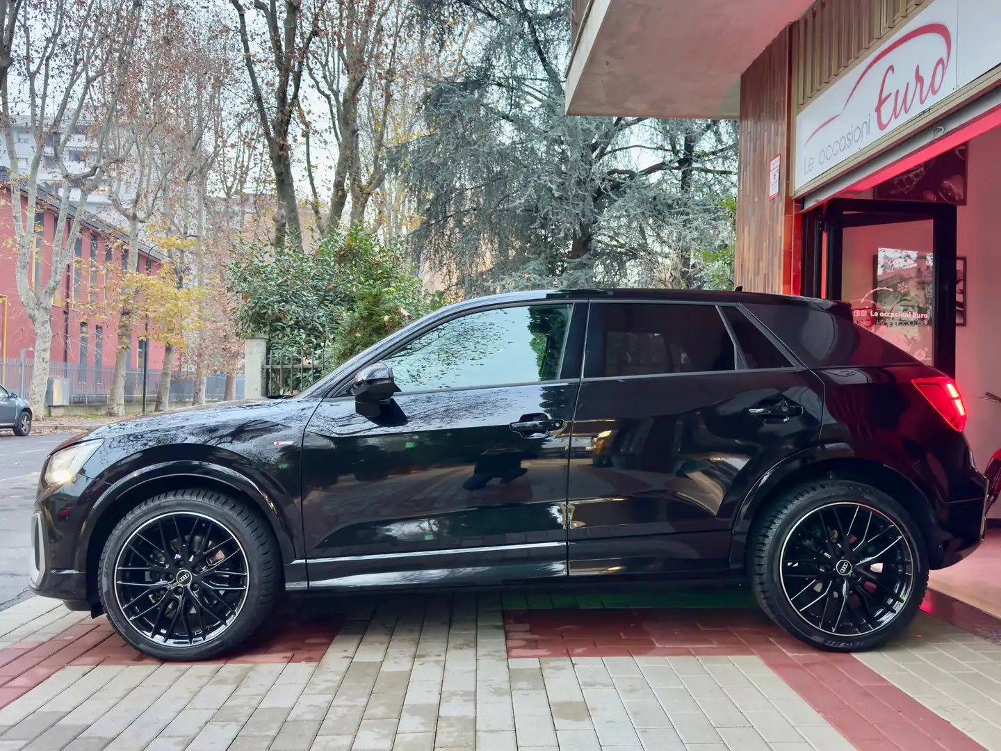 Audi Q2 Q2 35 1.5 TFSI 150 CV, Sline edition, S-tronic Zwart - 2