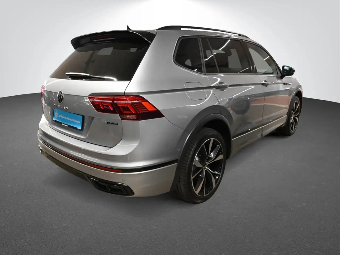 Volkswagen Tiguan Allspace 2.0 TDI Automatik R-Line 4Motion StHzg AHK Matr... Silber - 2