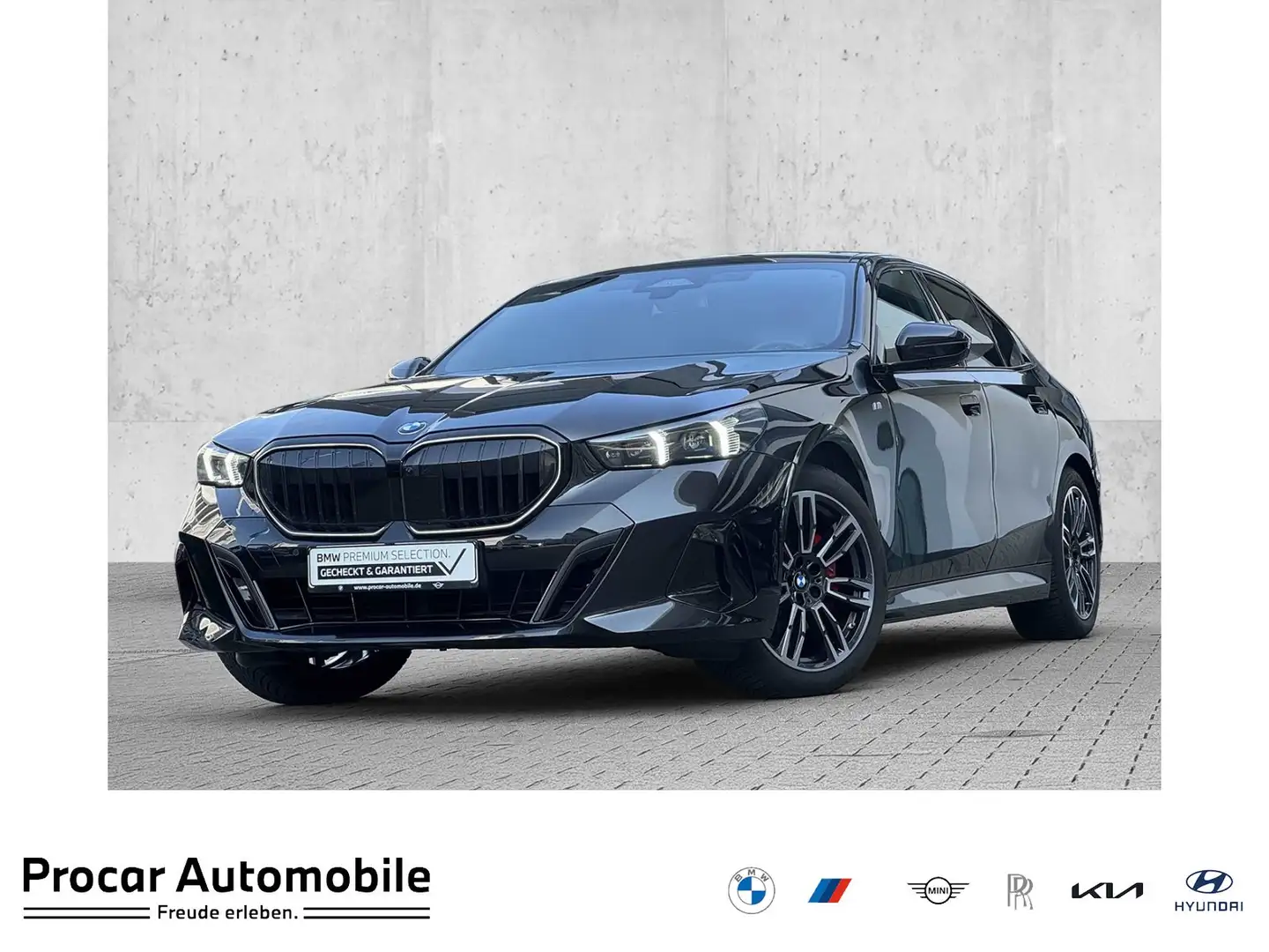 BMW 520 i M Sport Pro AdapLED DA+ PA Prof AHK Pano HK Zwart - 1