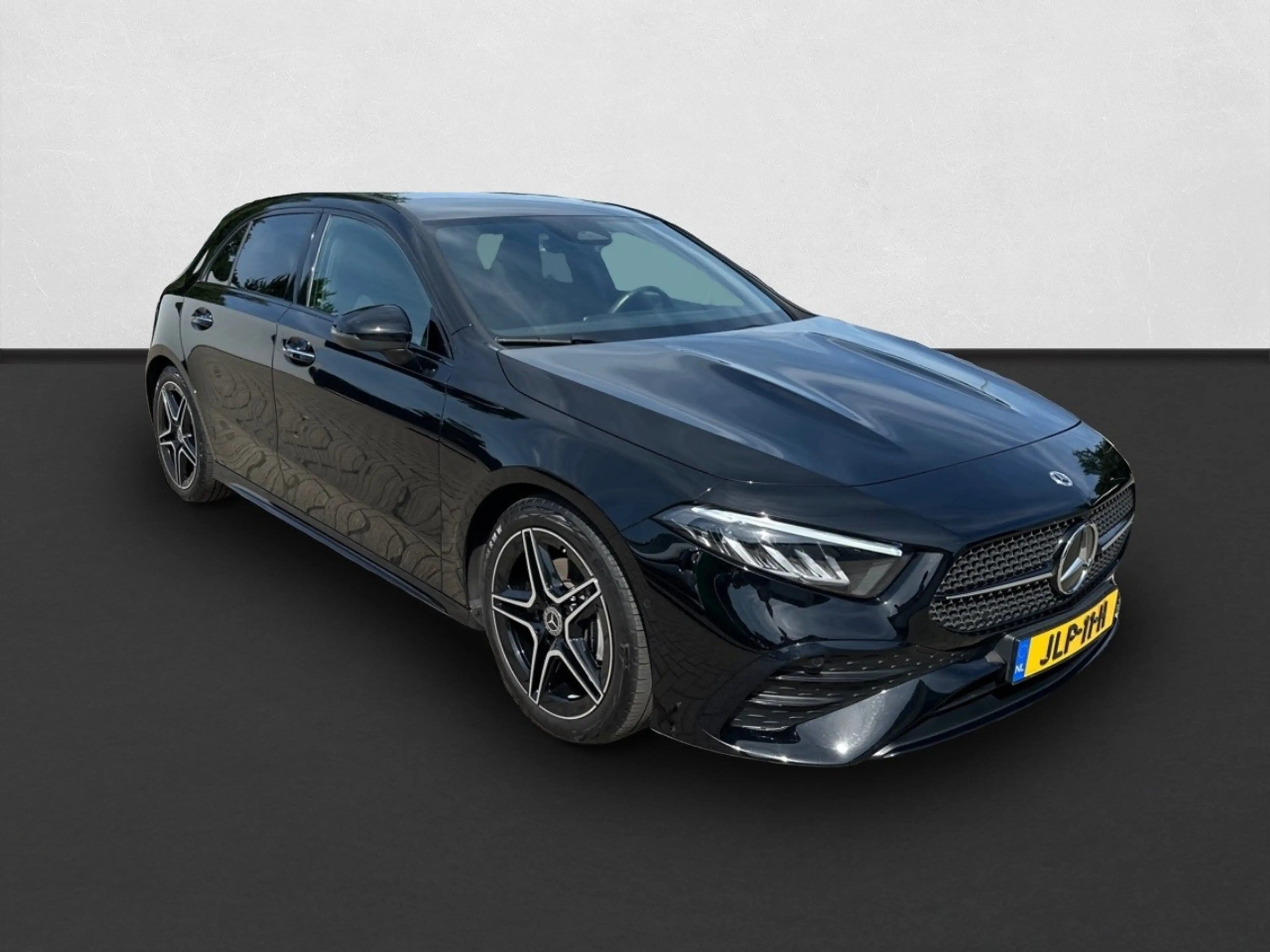 Mercedes-Benz A 200 AMG Line CRUISE ADAPT / CAMERA / STOEL VERW. / SFE — photo 3