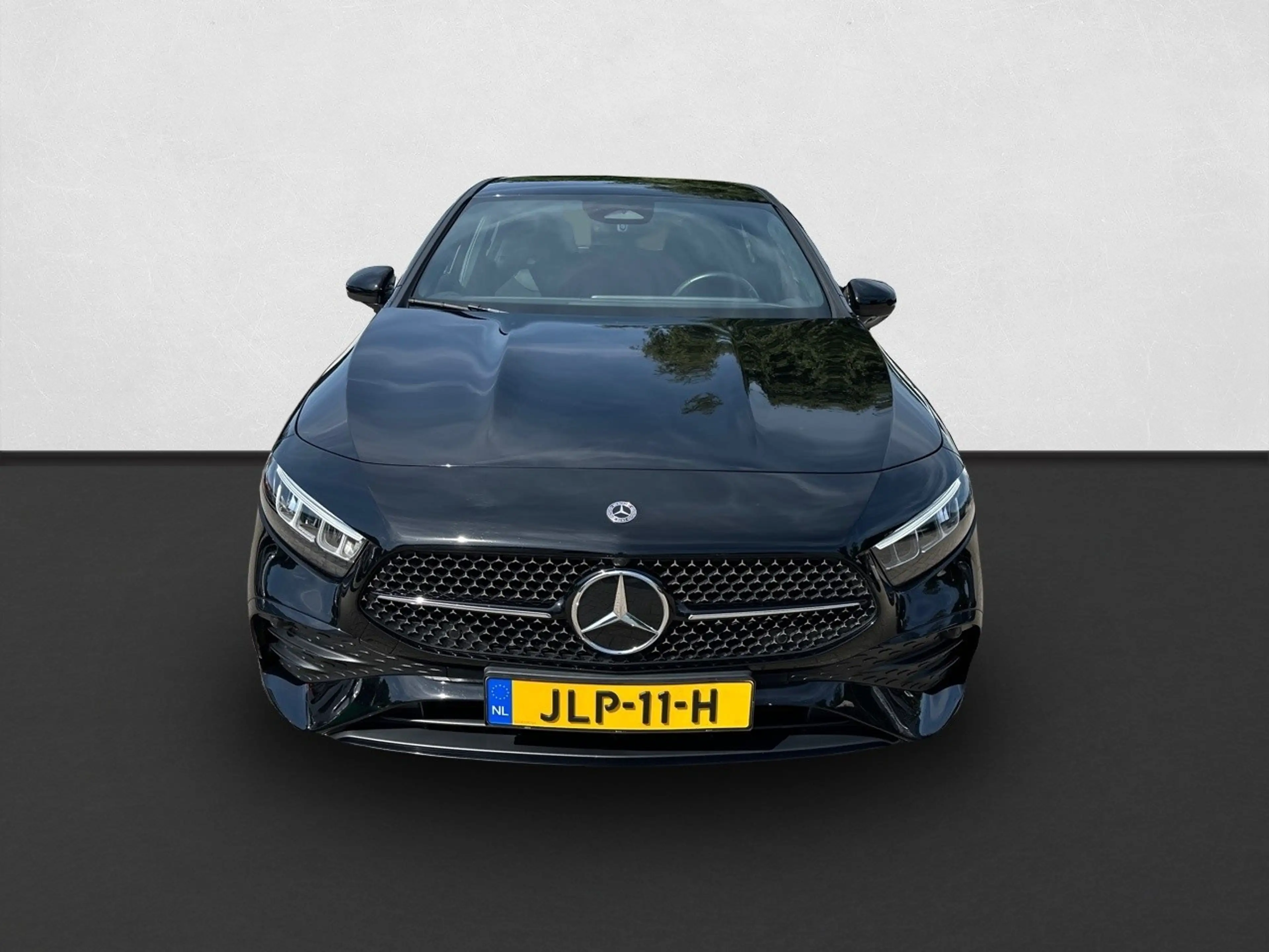 Mercedes-Benz A 200 AMG Line CRUISE ADAPT / CAMERA / STOEL VERW. / SFE — photo 2