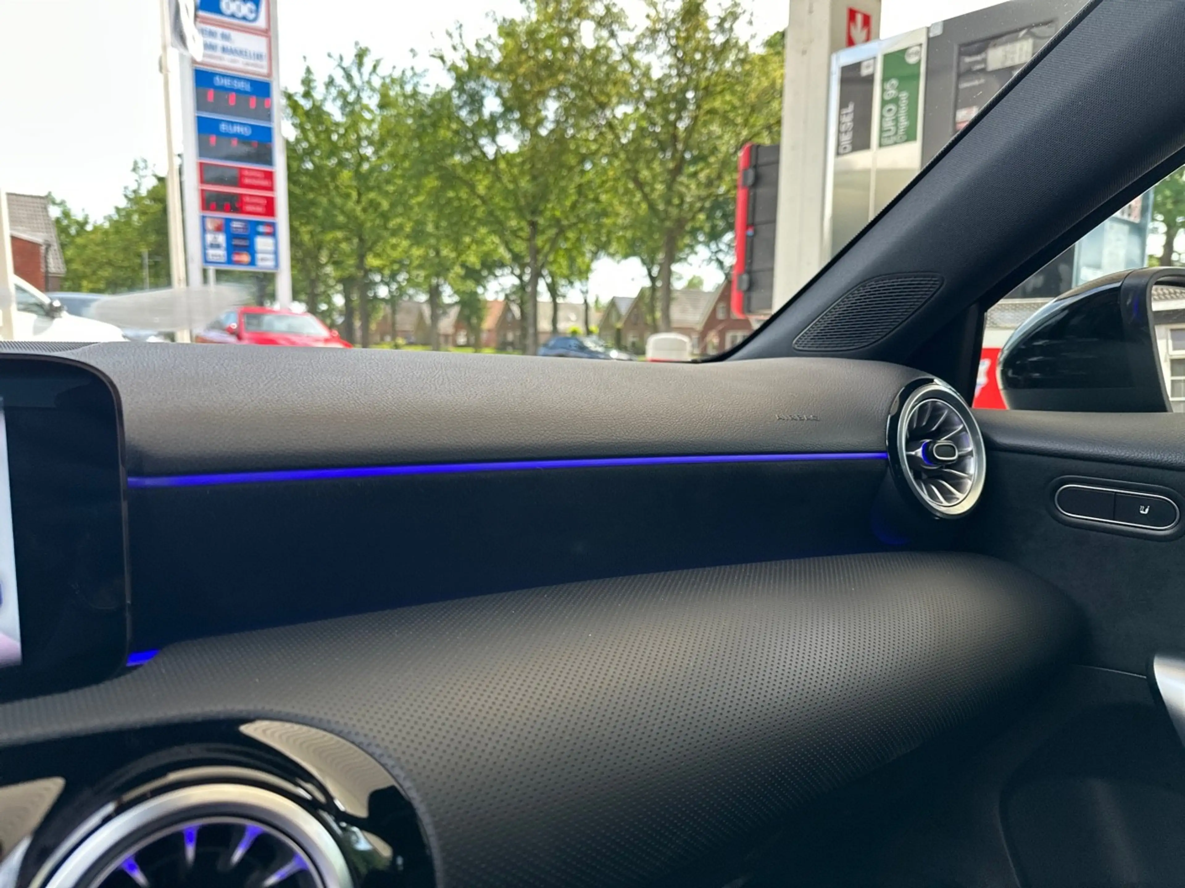 Mercedes-Benz A 200 AMG Line CRUISE ADAPT / CAMERA / STOEL VERW. / SFE — photo 13