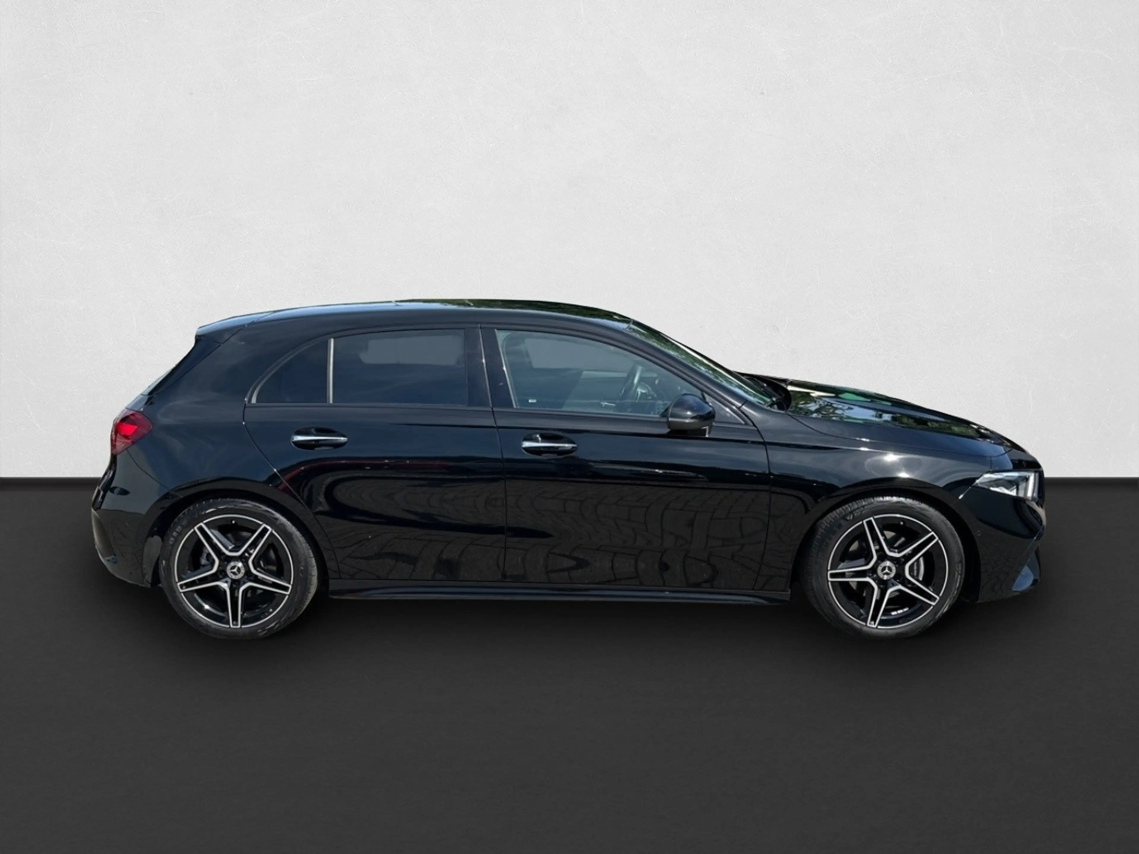 Mercedes-Benz A 200 AMG Line CRUISE ADAPT / CAMERA / STOEL VERW. / SFE — photo 4