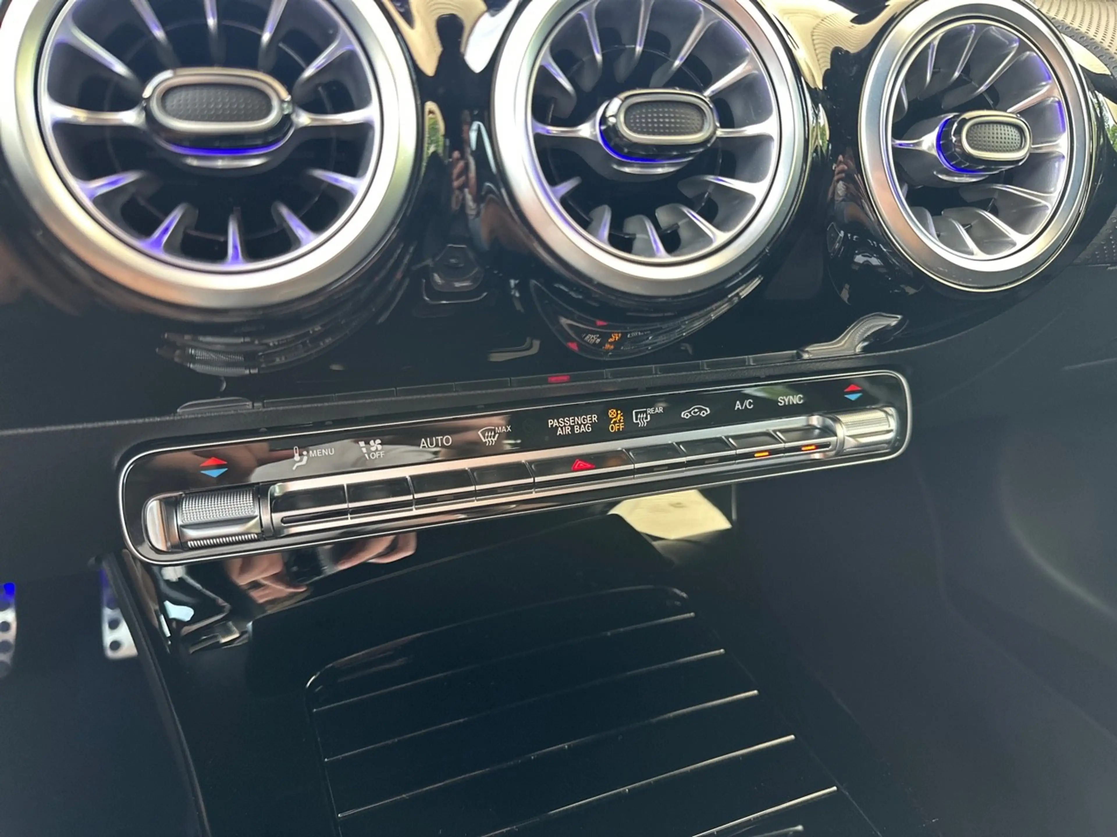 Mercedes-Benz A 200 AMG Line CRUISE ADAPT / CAMERA / STOEL VERW. / SFE — photo 20