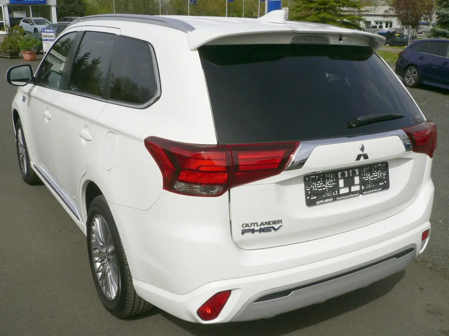 Mitsubishi Outlander 2.4 4WD PlugIn Hybrid Spirit AHK Navi Standheizung White - 2