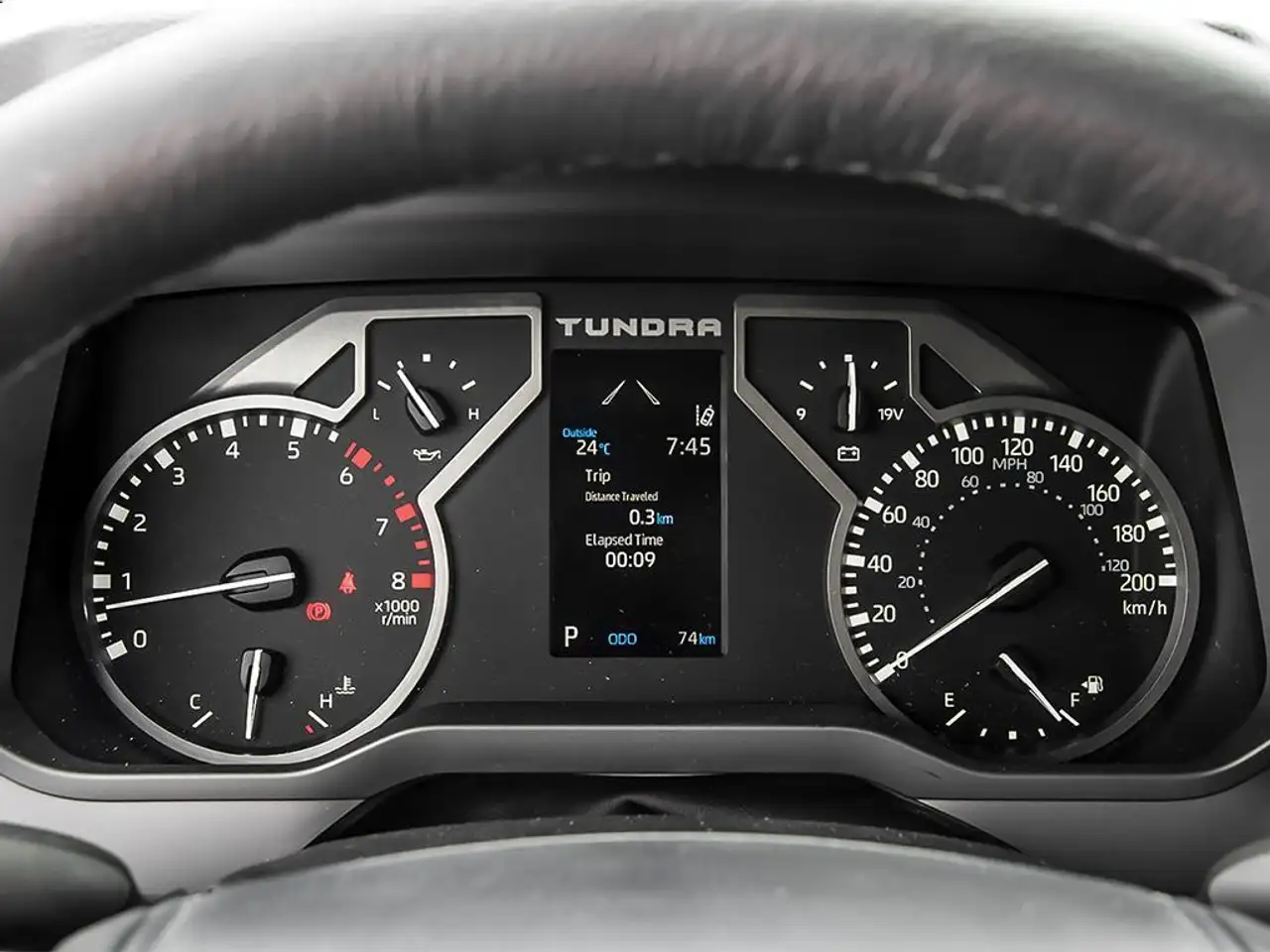 Toyota Tundra снимка Toyota Tundra