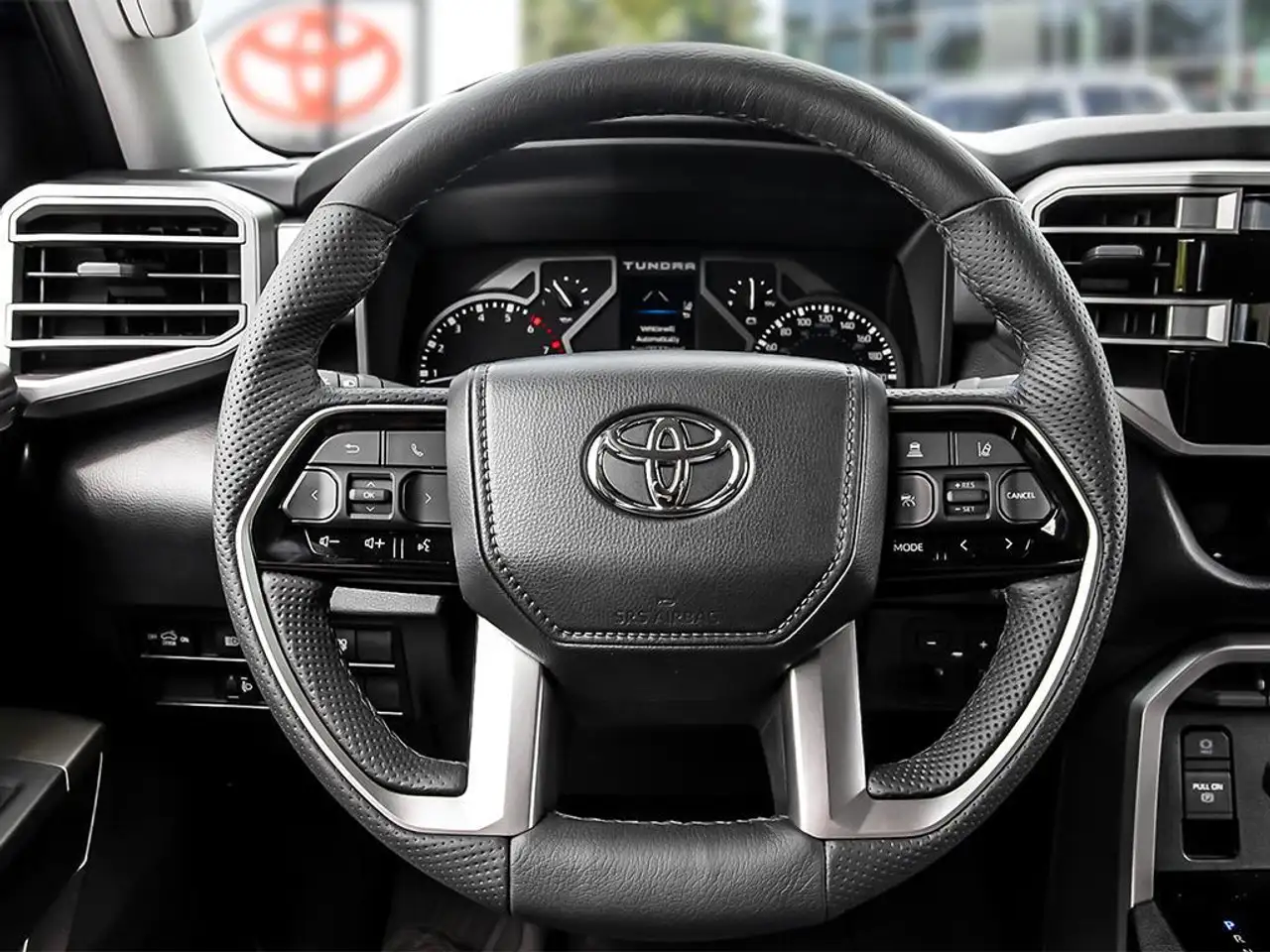 Toyota Tundra снимка Toyota Tundra