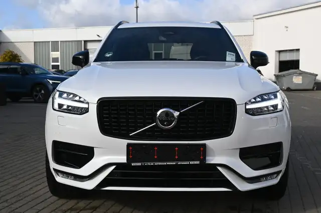 Volvo XC90 view 8
