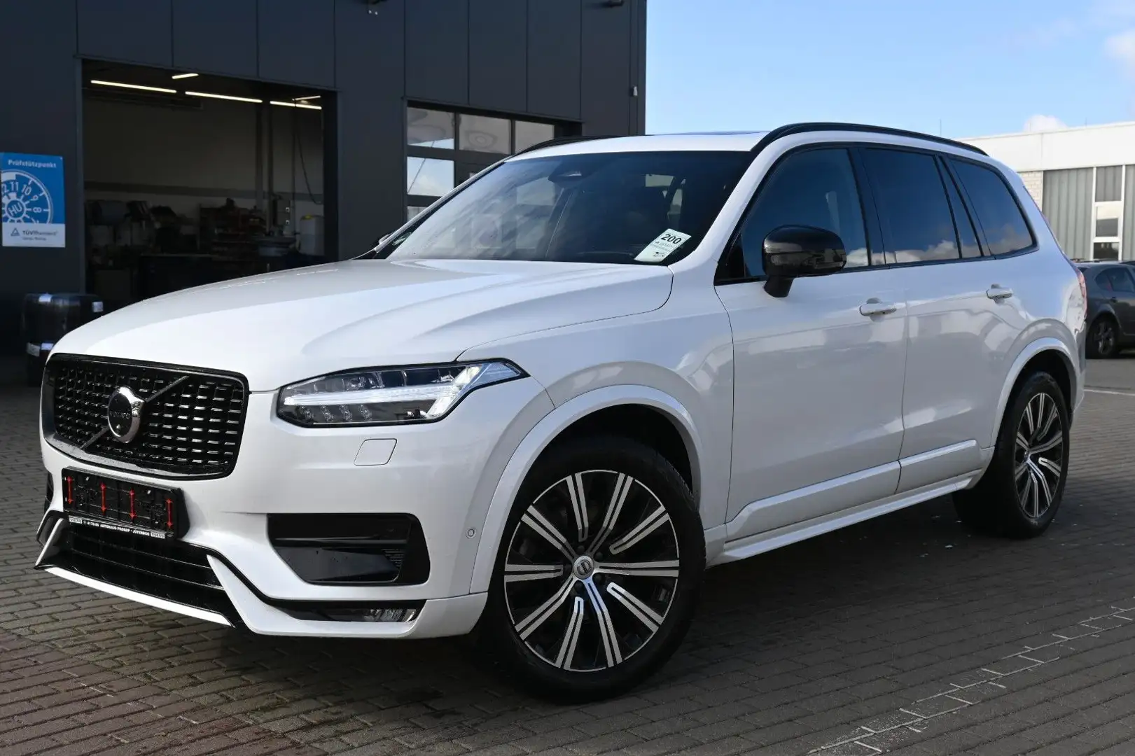 Volvo XC90 B5D AWD Plus Dark*STDHZG*PANO*LUFT*360°*AHK Weiß - 1