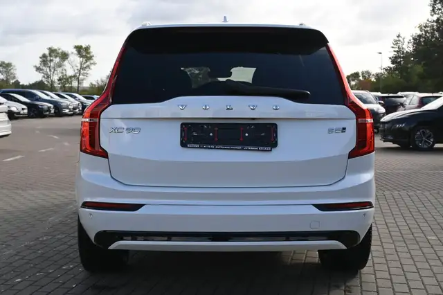 Volvo XC90 view 4