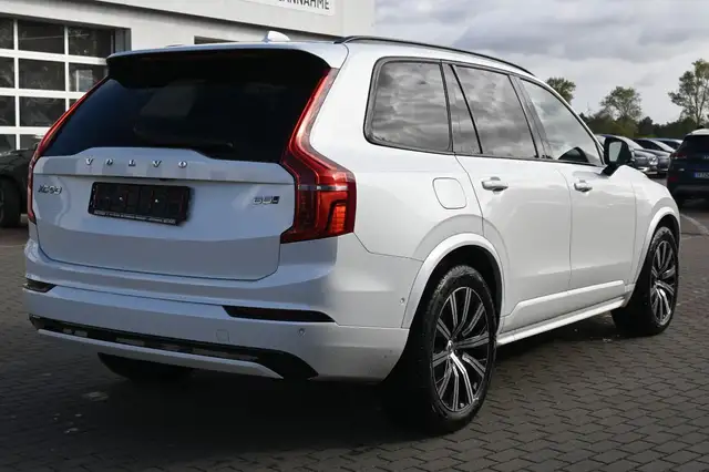 Volvo XC90 view 5