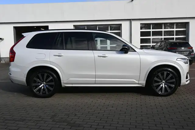 Volvo XC90 view 6