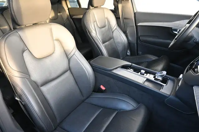 Volvo XC90 view 12