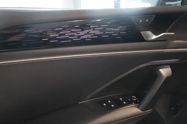 Volkswagen Tiguan view 12