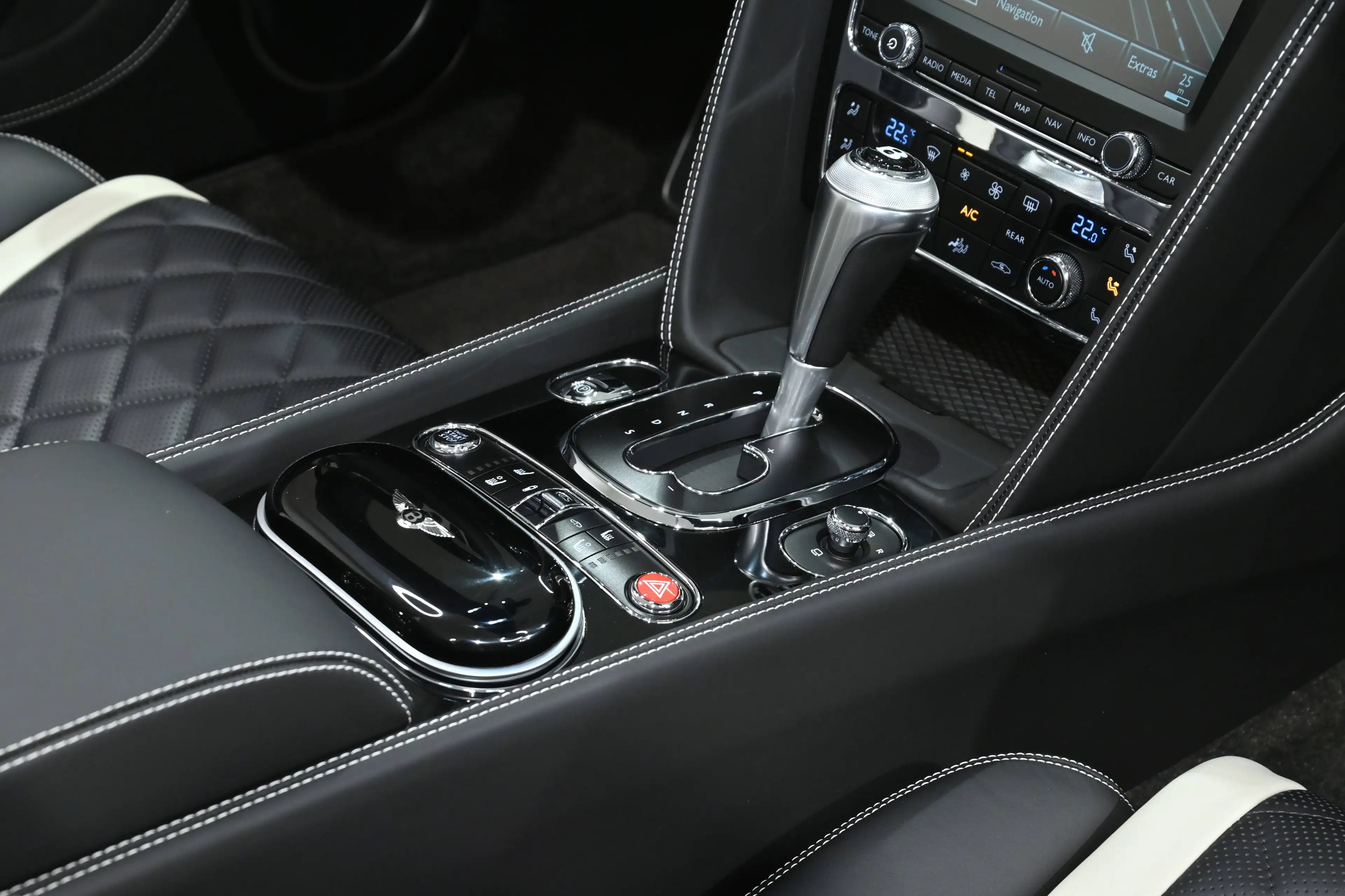 Bentley Continental Continental GT V8 Cabrio — photo 7