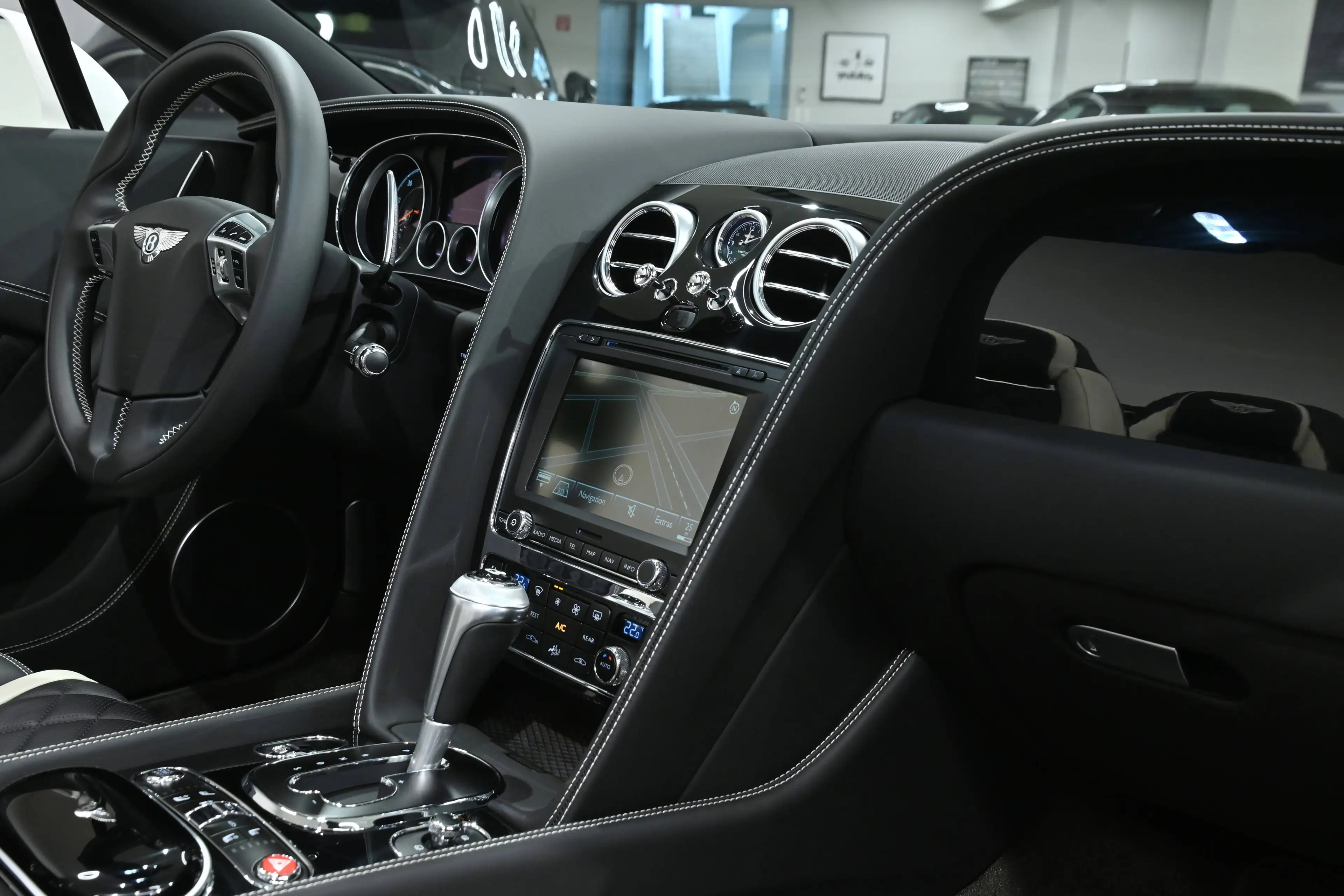 Bentley Continental Continental GT V8 Cabrio — photo 8