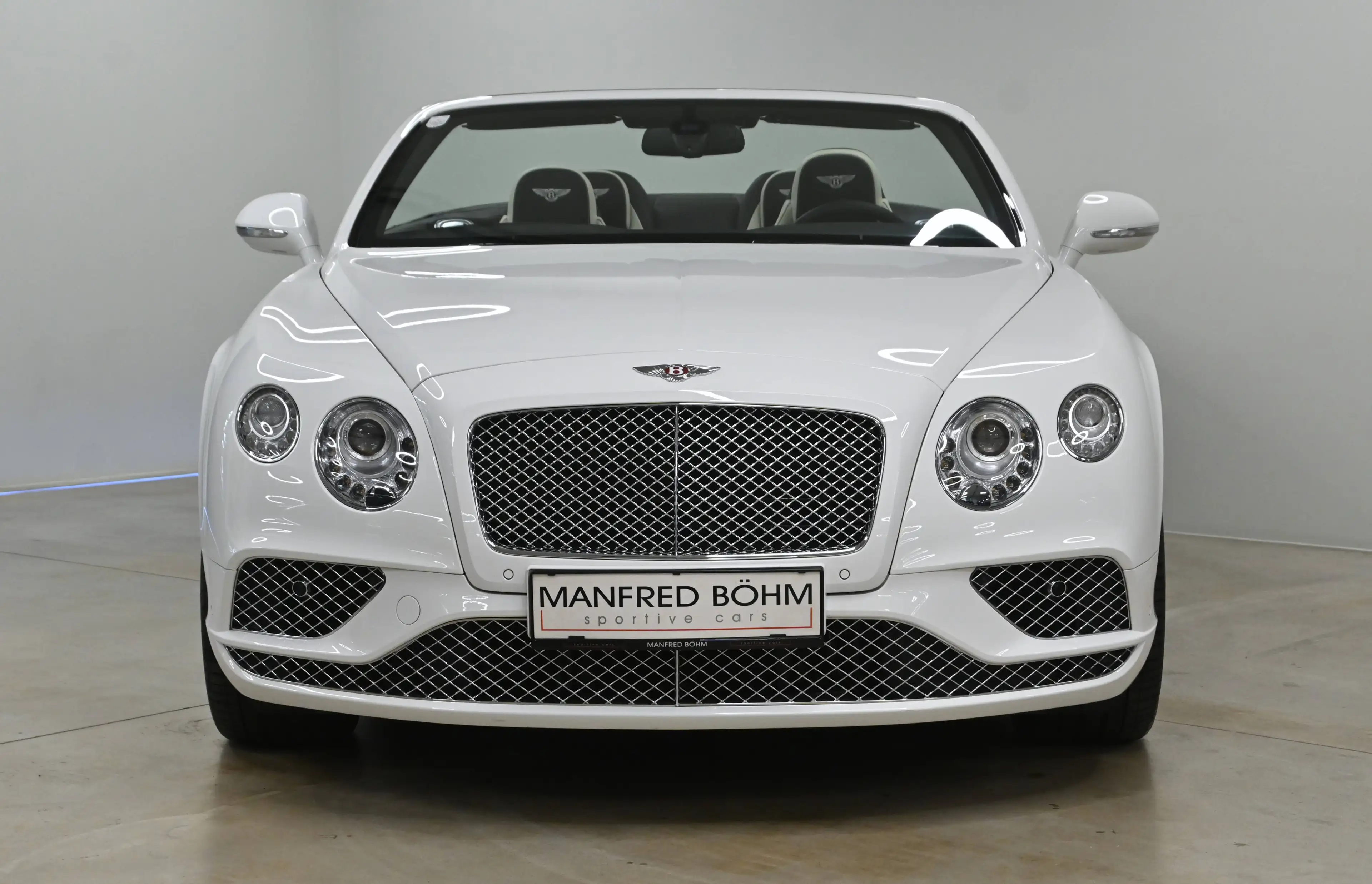 Bentley Continental Continental GT V8 Cabrio — photo 12