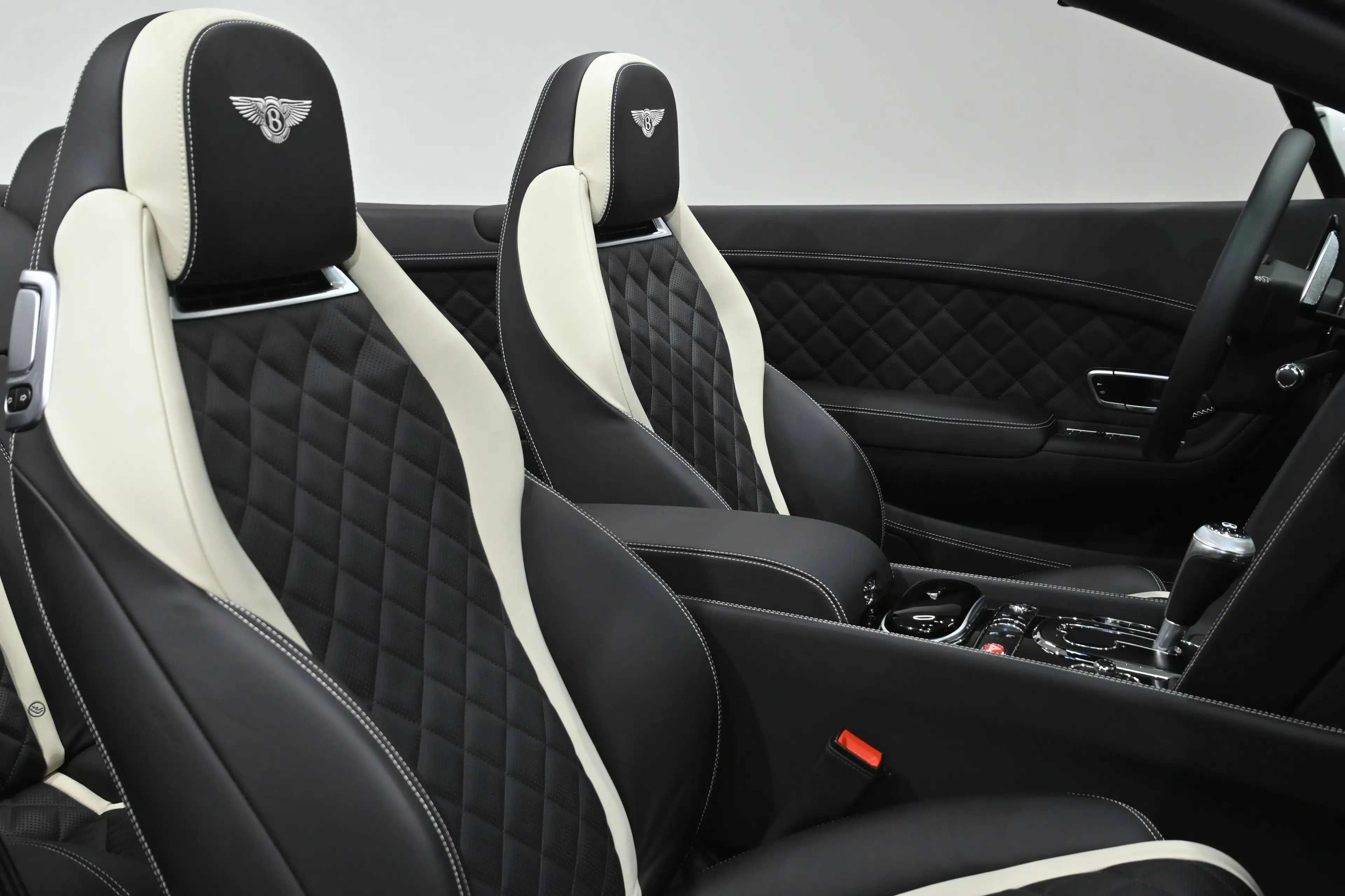 Bentley Continental Continental GT V8 Cabrio — photo 9