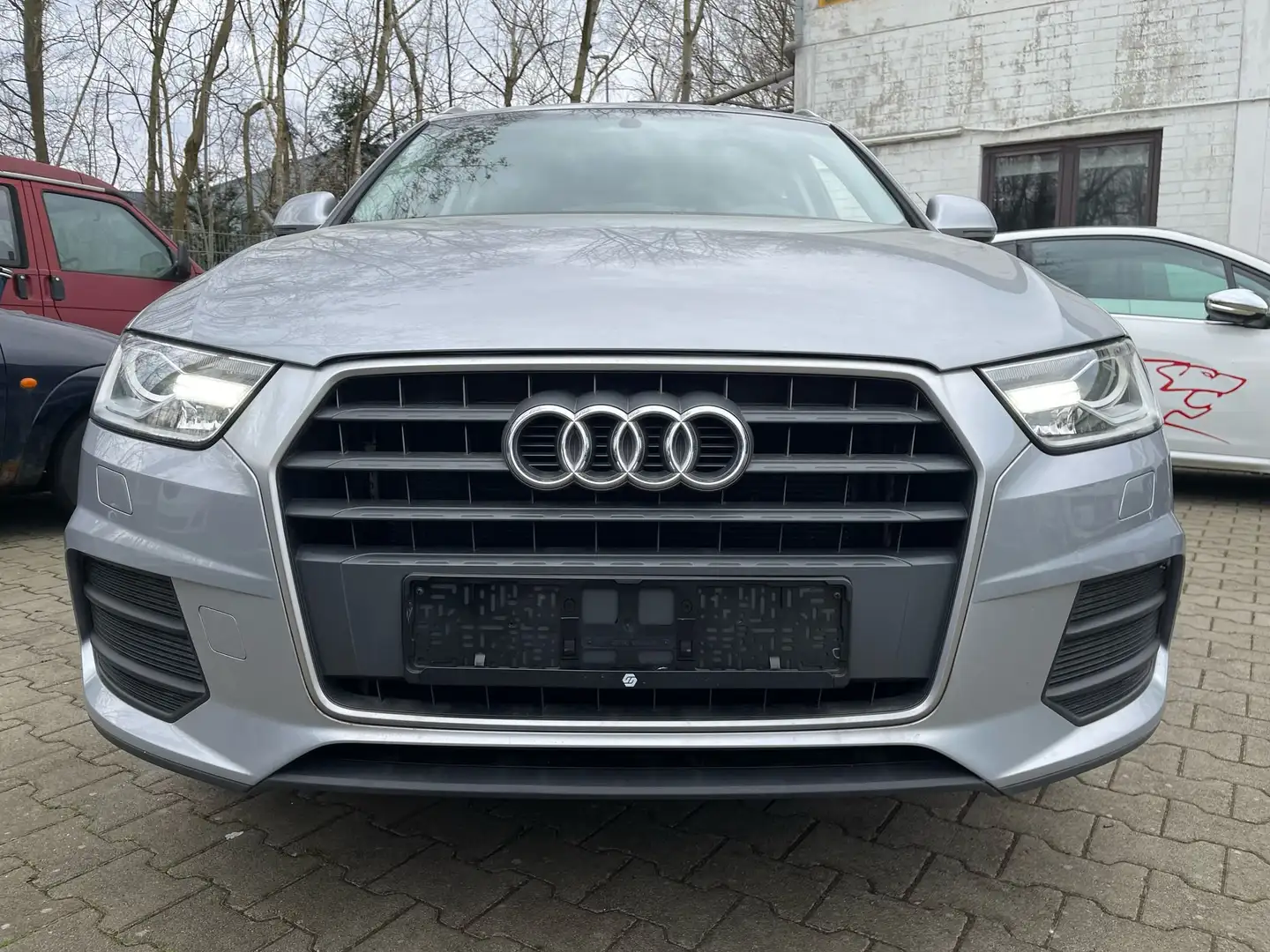 Audi Q3 1.4+AUT+Navi+Sitzheizung+ Grau - 2