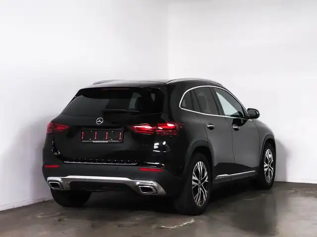 Mercedes-Benz Gla view 3