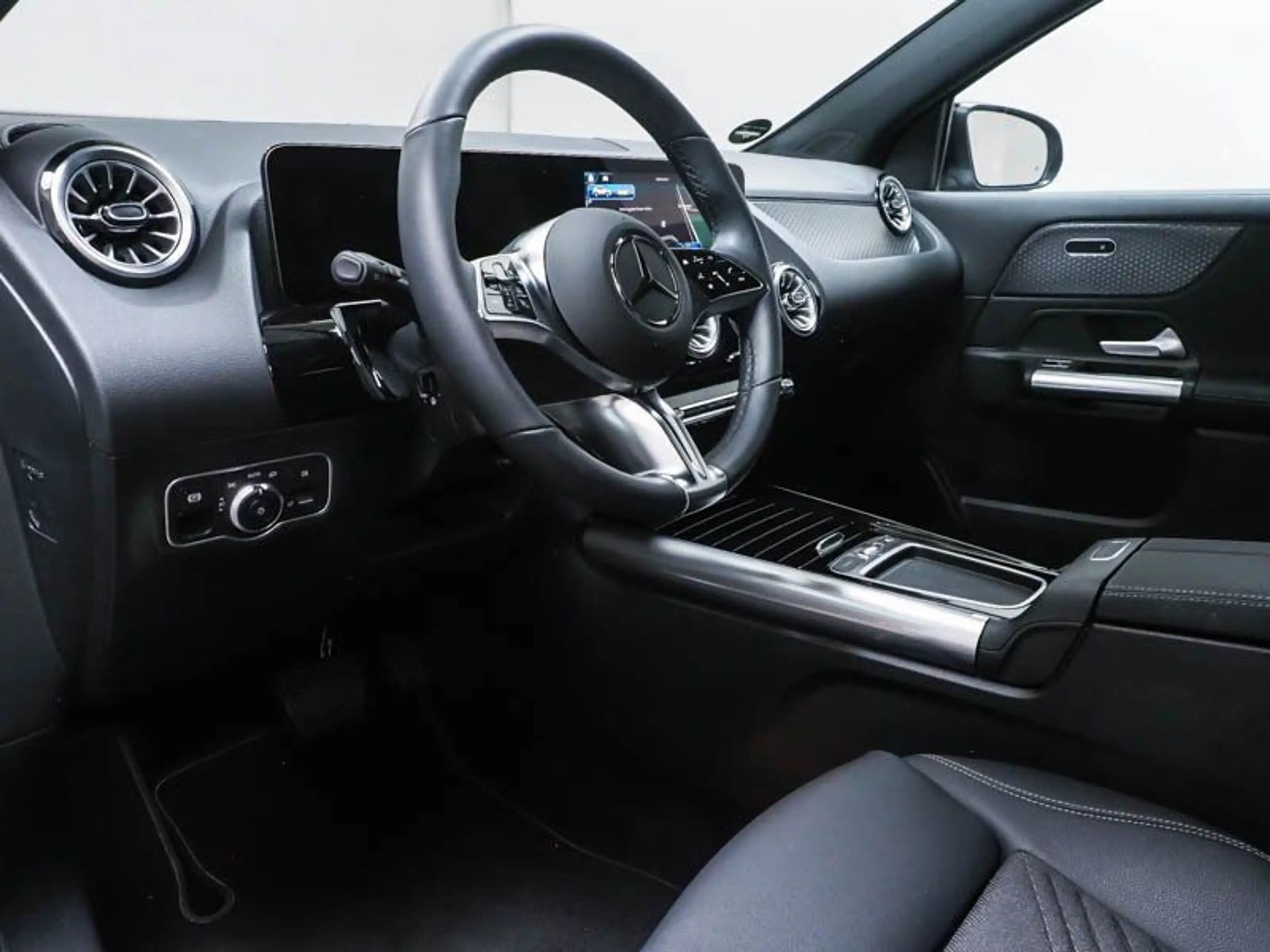 Mercedes-Benz GLA 180 Progressive-Adv.-Plus/AHK/360Kamera/LED — photo 6