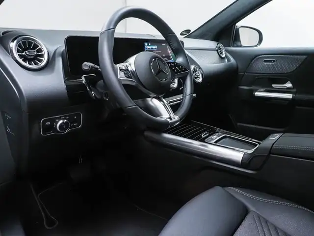 Mercedes-Benz Gla view 6