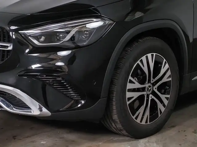 Mercedes-Benz Gla view 2