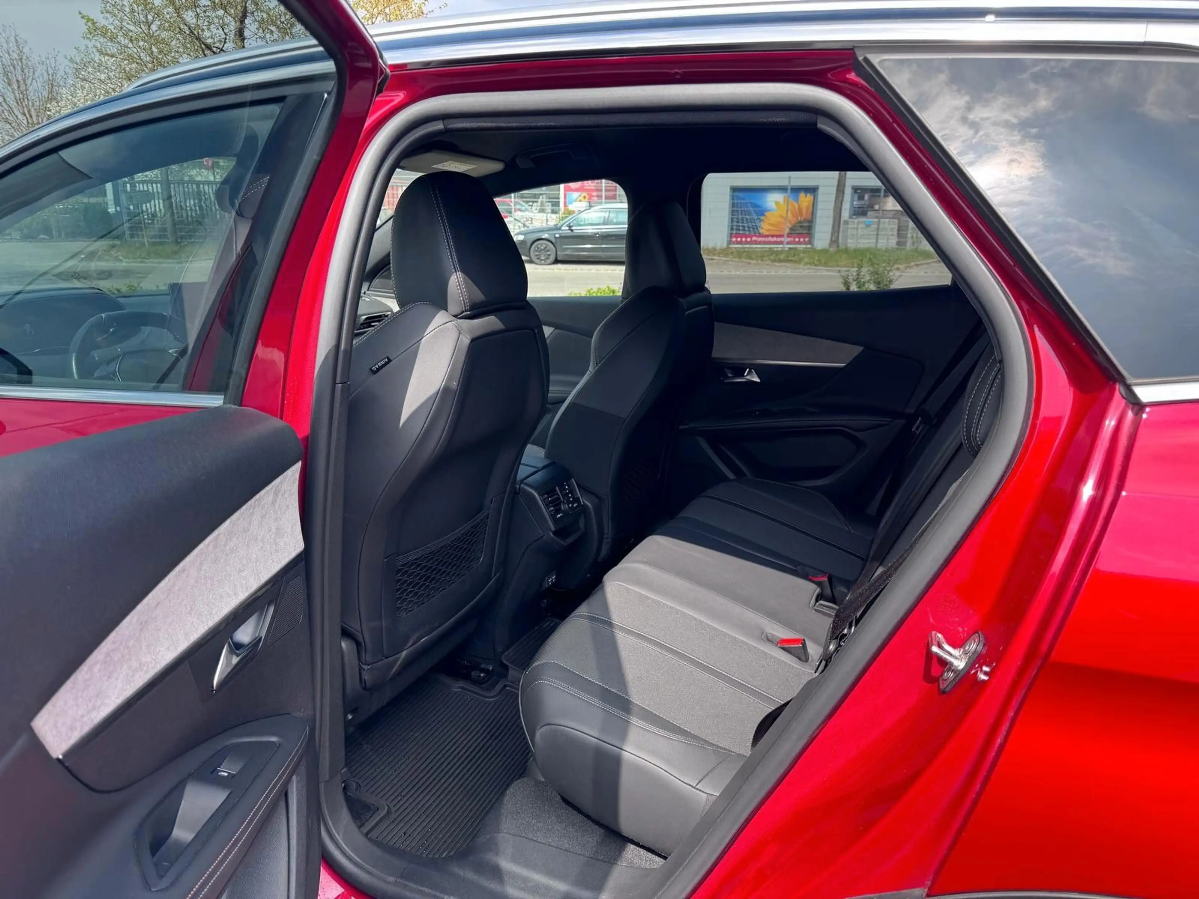 Peugeot 3008 GT 130 EAT8 + Kamera + Navi + SHZ + AHK — photo 7