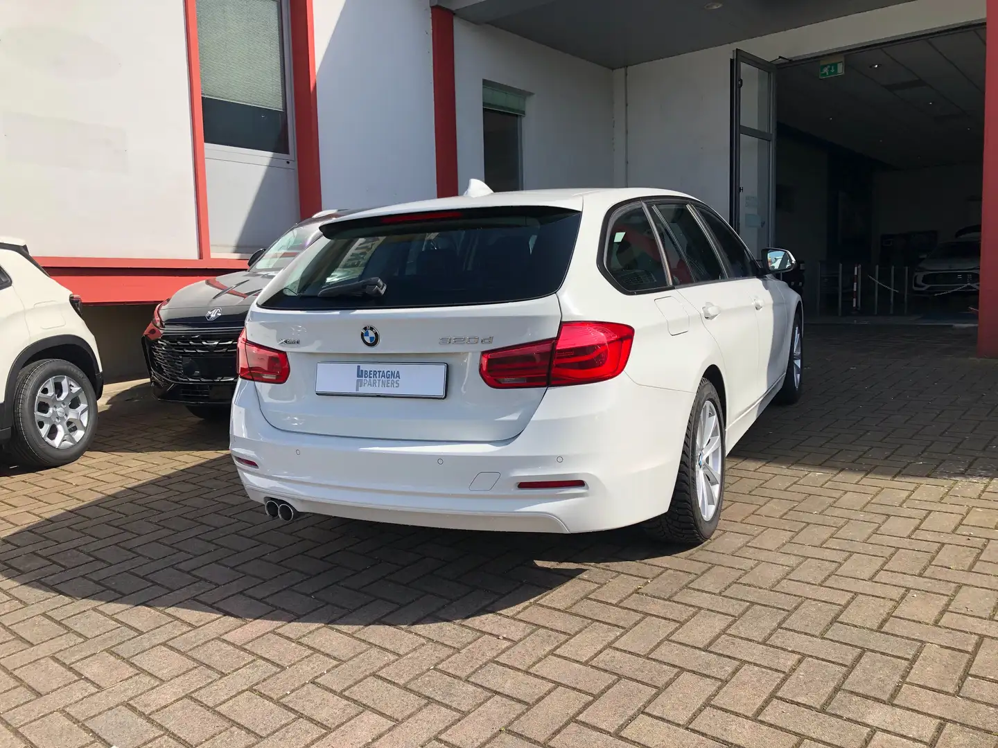 BMW 320 320d Touring xdrive Bianco - 2