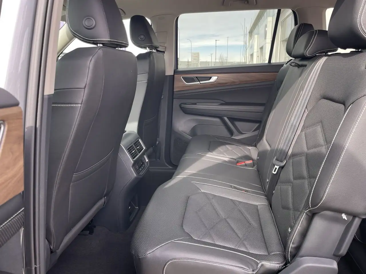Volkswagen Atlas снимка Volkswagen Atlas