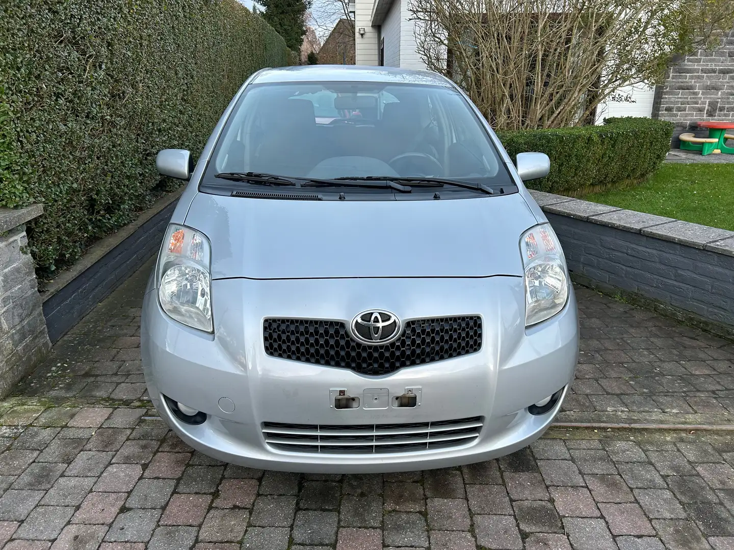 Toyota Yaris 1.4 Turbo D4D SOL CLIMATISATION GPS PDC Gris - 1