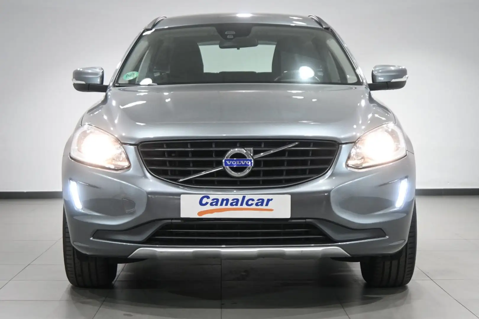 Volvo XC60 D3 Kinetic 150 Gris - 2