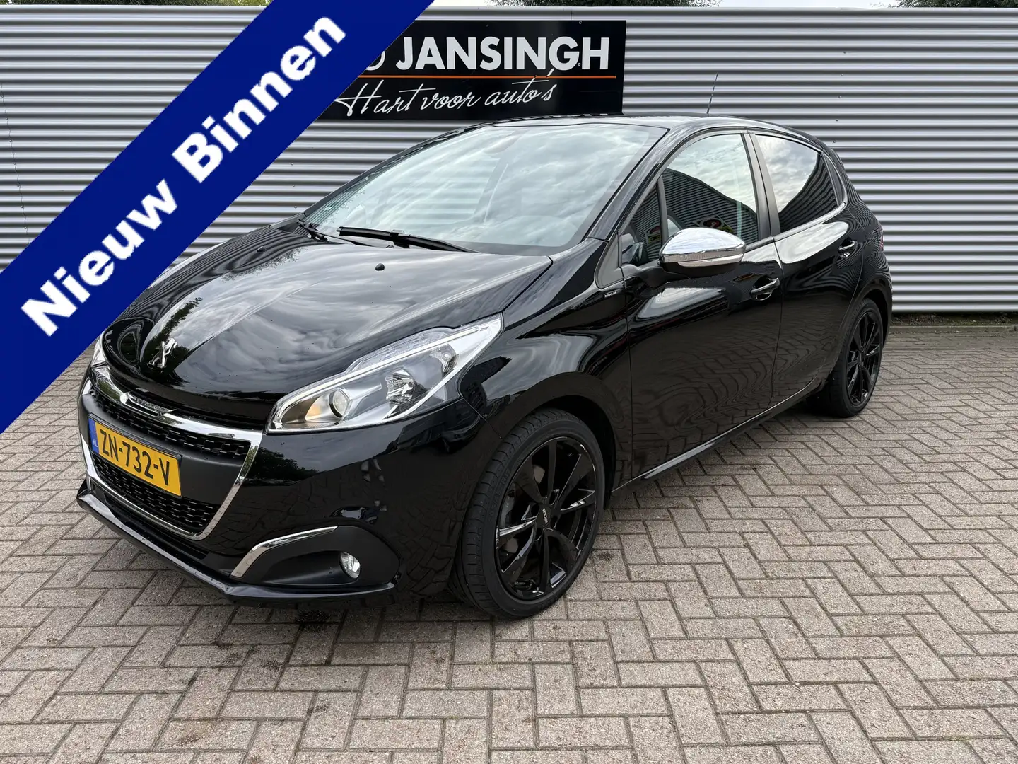 Peugeot 208 1.2 PureTech Signature | PDC | Navi | LM Velgen | Zwart - 1