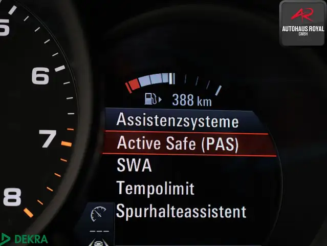 Porsche Macan view 24