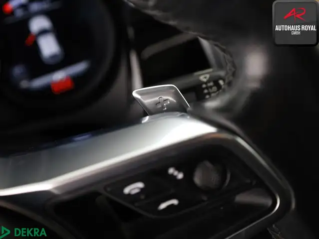 Porsche Macan view 15