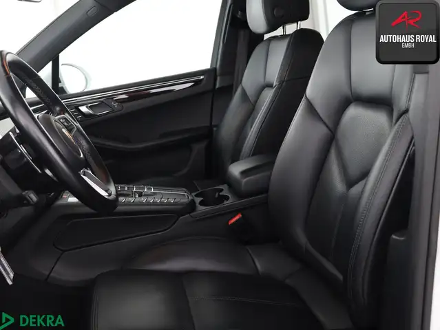 Porsche Macan view 10