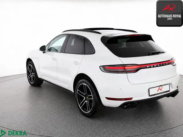 Porsche Macan view 3