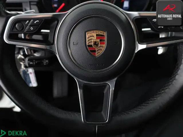 Porsche Macan view 13