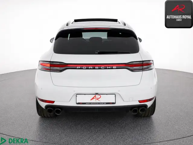 Porsche Macan view 4