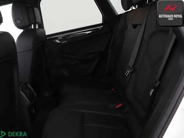 Porsche Macan view 11