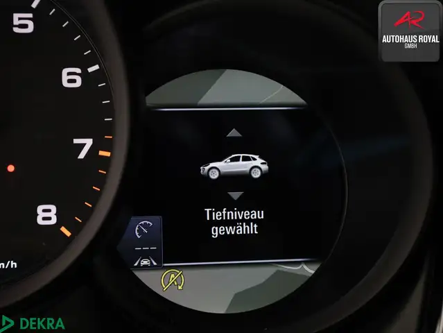 Porsche Macan view 25
