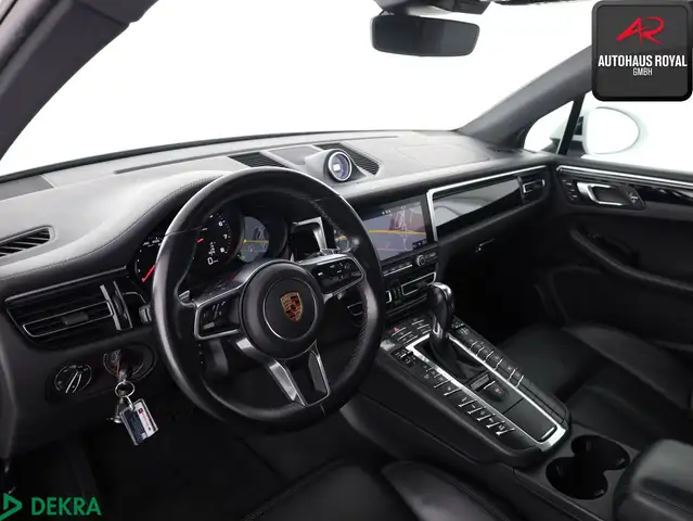 Porsche Macan view 9