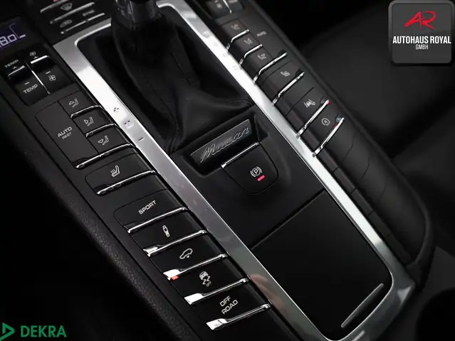 Porsche Macan view 26
