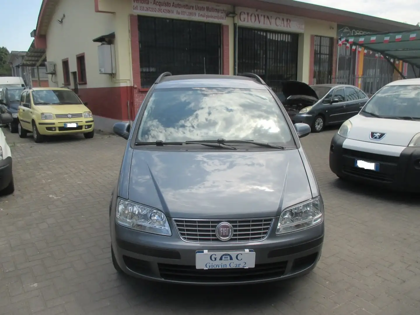 Fiat Idea Idea 1.4 16v Dynamic S Per Neopatentati Gris - 1