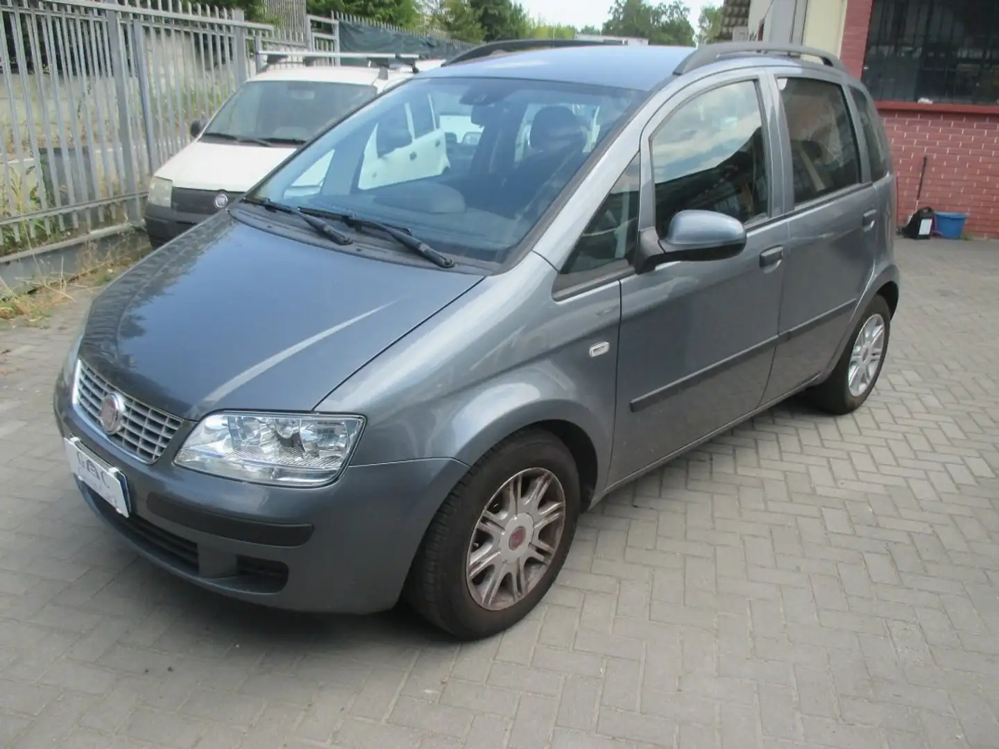 Fiat Idea Idea 1.4 16v Dynamic S Per Neopatentati Gris - 2