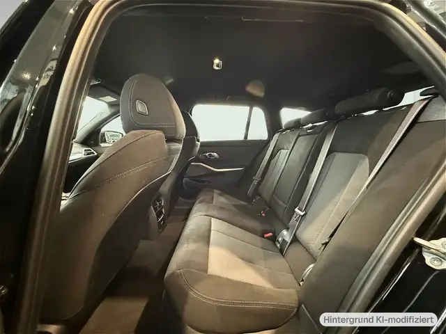 BMW 3 Series view 10