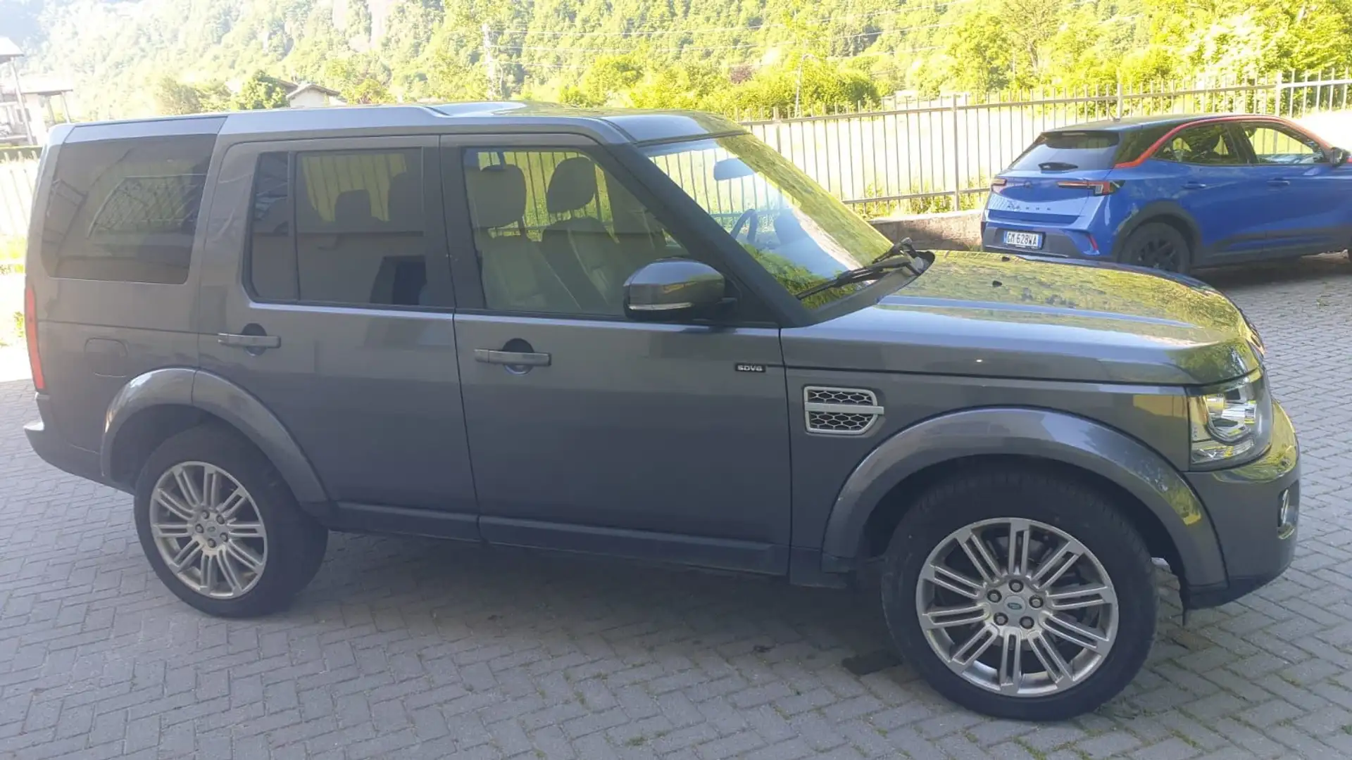 Land Rover Discovery 3.0 sdV6 HSE 245cv auto Grigio - 2
