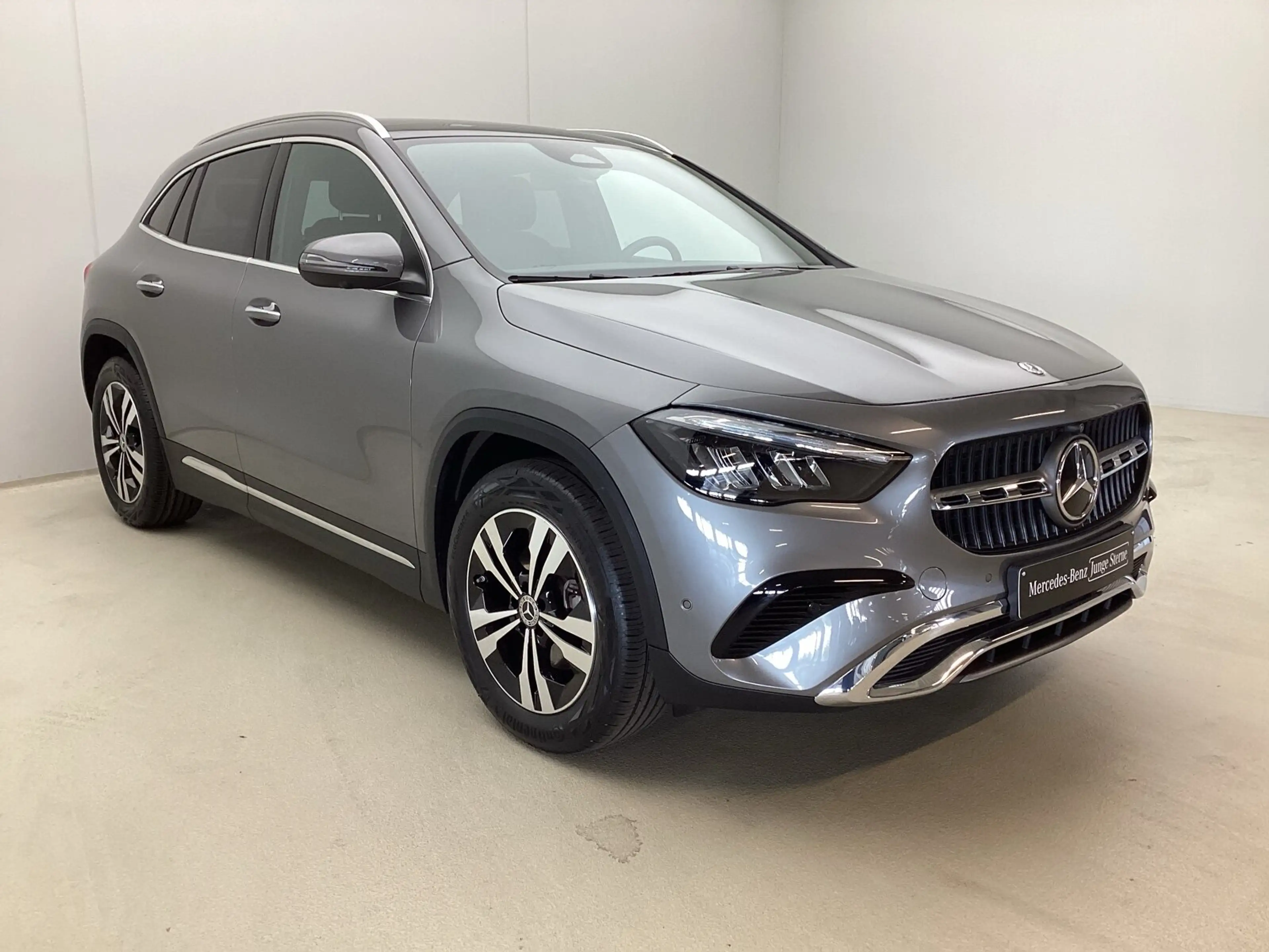 Mercedes-Benz GLA 200 GLA 200 Prog Distr Pano LED 360 AHK WinterP Spur — photo 3
