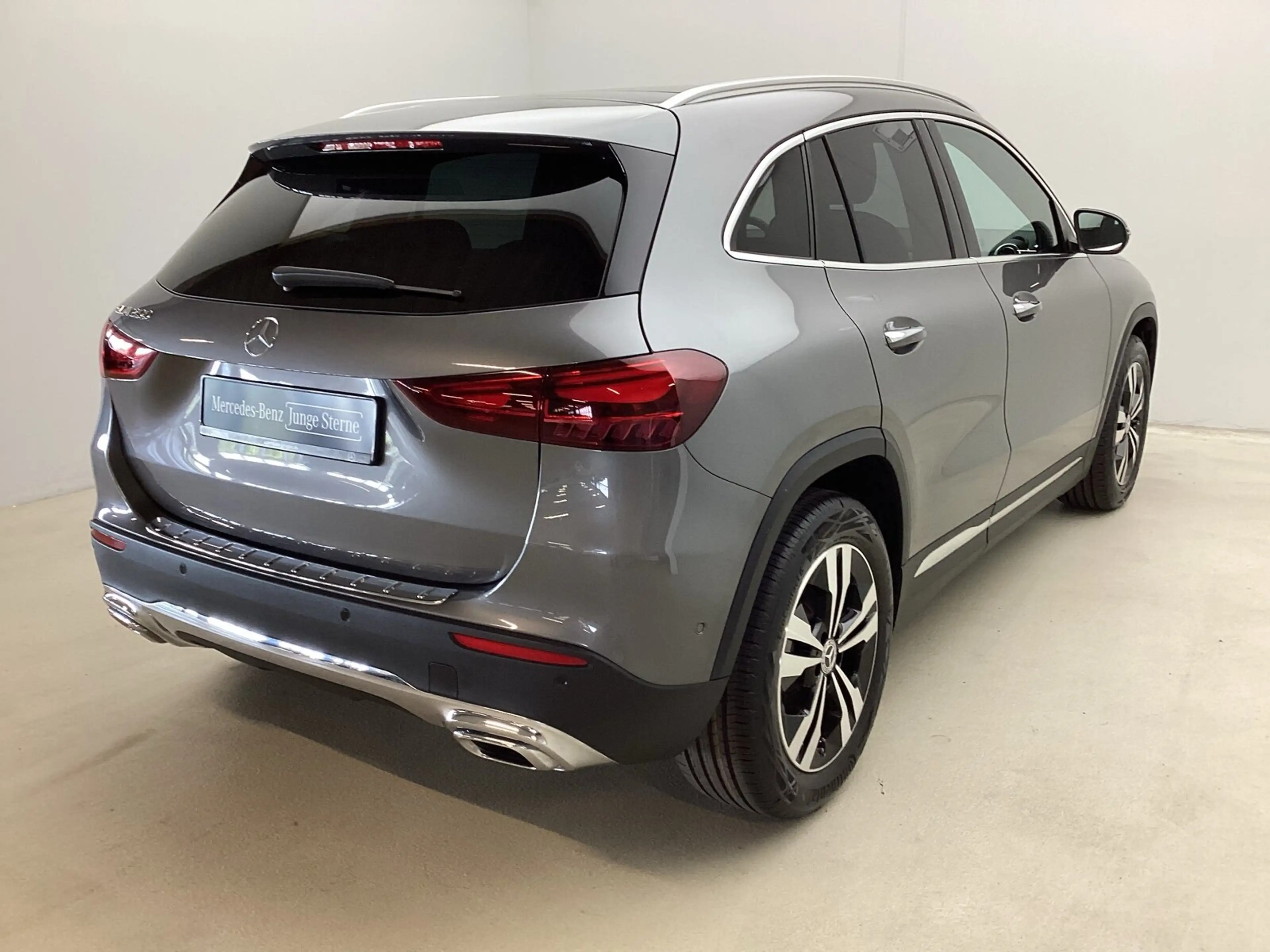 Mercedes-Benz GLA 200 GLA 200 Prog Distr Pano LED 360 AHK WinterP Spur — photo 4