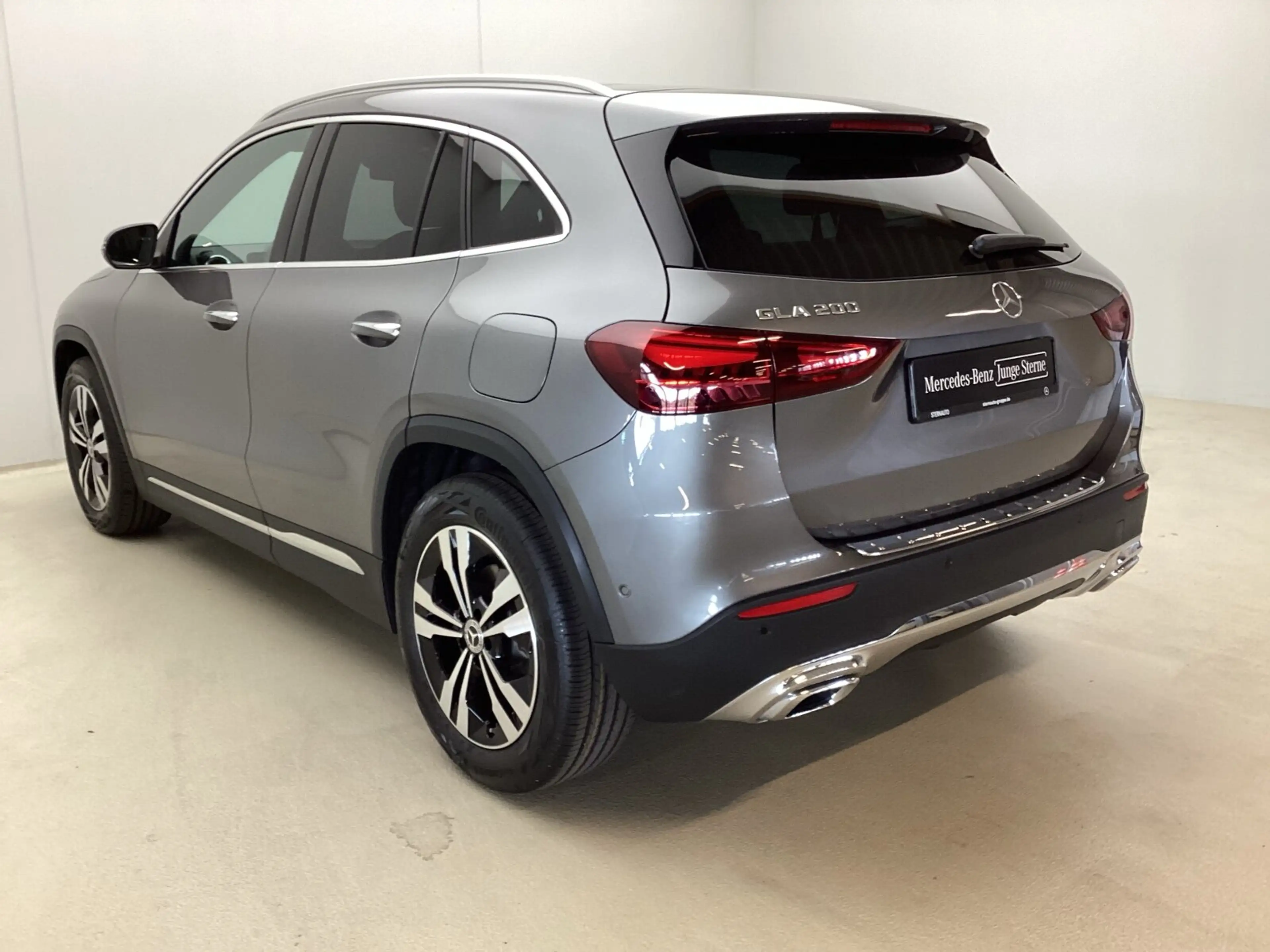 Mercedes-Benz GLA 200 GLA 200 Prog Distr Pano LED 360 AHK WinterP Spur — photo 6